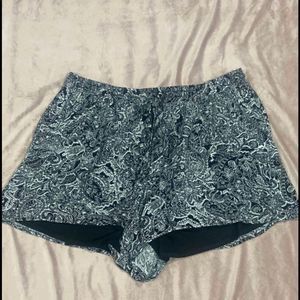 Torrid paisley black and white linen shorts size 1